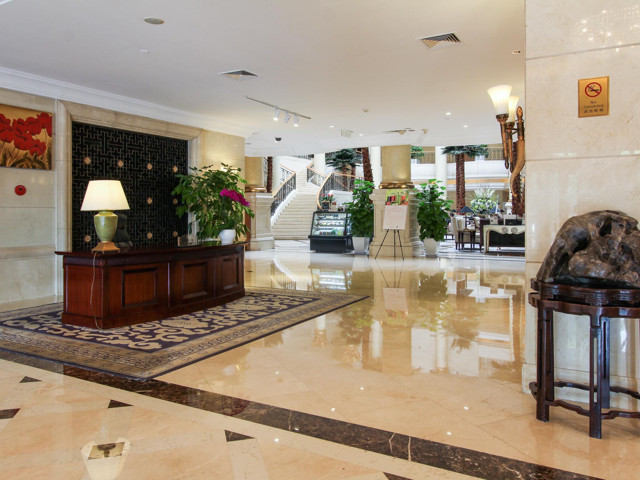 The Presidential Beijing Hotel Exterior photo